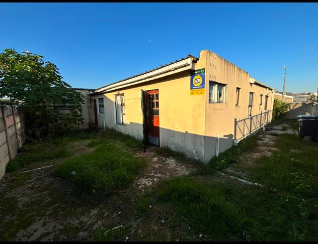 5 BEDROOM HOUSE FOR SALE IN RUSSELS REST